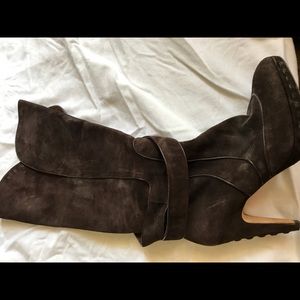 Te Casan chocolate brown suede boot.